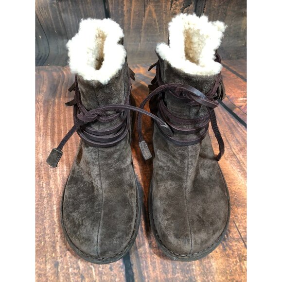 UGG Gaviota 5749 Brown Suede Fringe Boots Womens 7 / 38 (P5e) - Picture 3 of 11